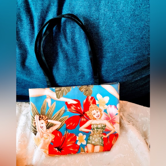 Pretty Ladies and flowers handbag - Picture 1 of 5
